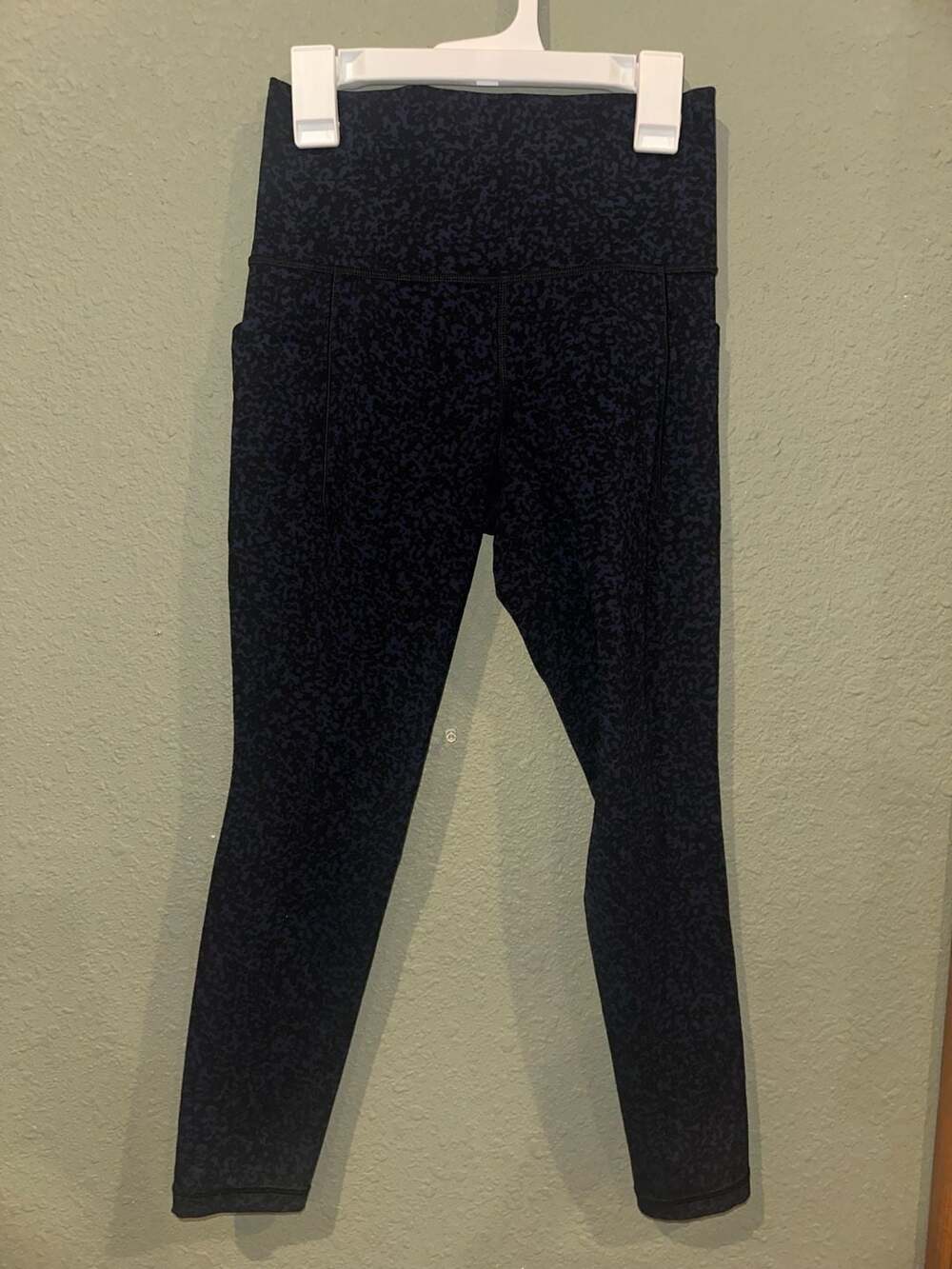 Athleta Salutation Stash Pocket Gravel Tight